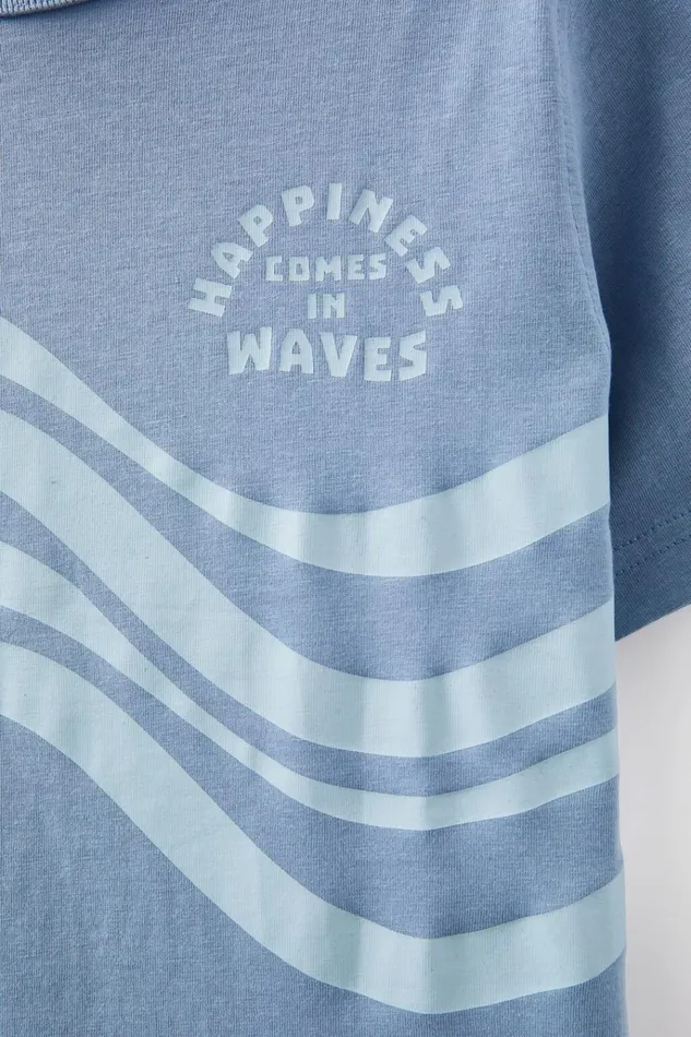Boys Tops and TShirts Cotton On Jonny Short Sleeve Print Tee Dusty Bluehappiness Comes In Waves Boys Tops and TShirts Cotton On Jonny Short Sleeve Print Tee Dusty Bluehappiness Comes In Waves