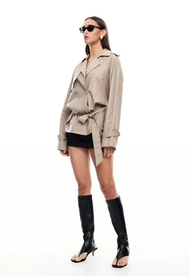 Lioness Fashion CROPPED TRENCHEROUS COAT Mushroom Women Outerwear Lioness Fashion CROPPED TRENCHEROUS COAT Mushroom Women Outerwear