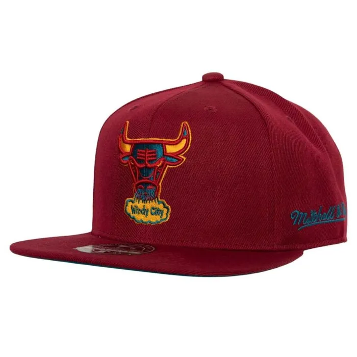 Mitchell and Ness Northern Lights Fitted HWC Chicago Bulls Men Hats and Headwear