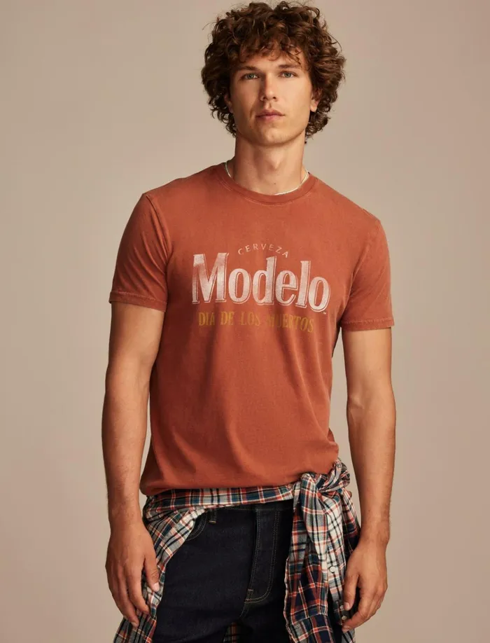 Modelo Bottle Arabian Spice Men Lucky Brand Graphic Tees