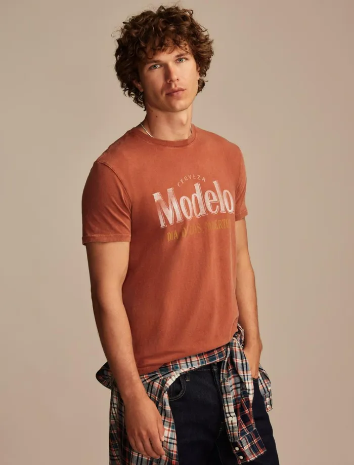 Modelo Bottle Arabian Spice Men Lucky Brand Graphic Tees