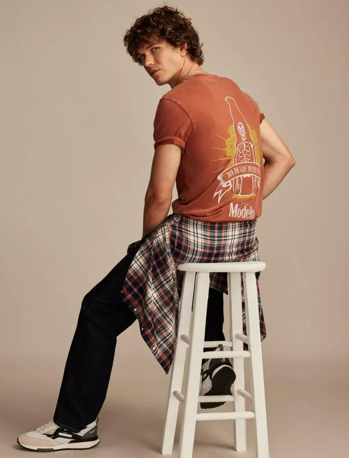 Modelo Bottle Arabian Spice Men Lucky Brand Graphic Tees