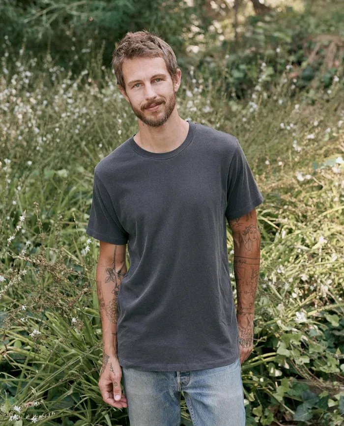 Tees and Sweats Men The Great The Men039s Slim Tee Washed Black