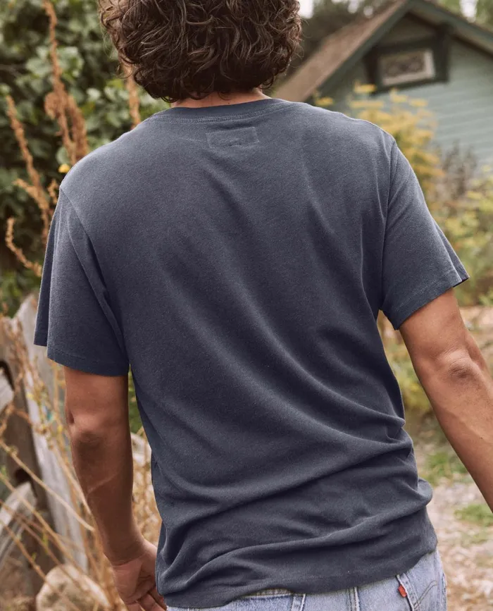 Tees and Sweats Men The Great The Men039s Slim Tee Washed Navy