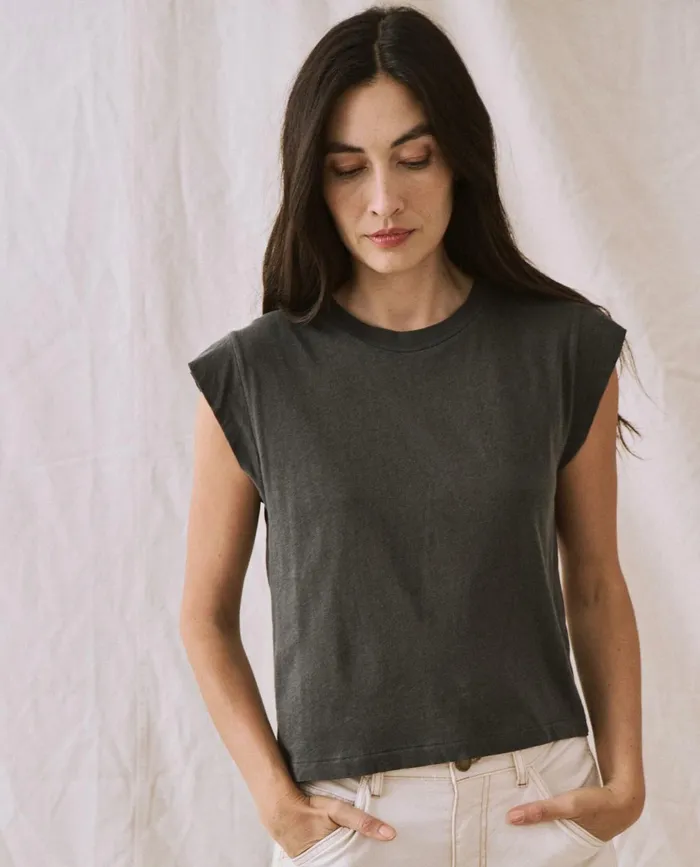 Tees Women The Great The Peak Shoulder Tee Washed Black