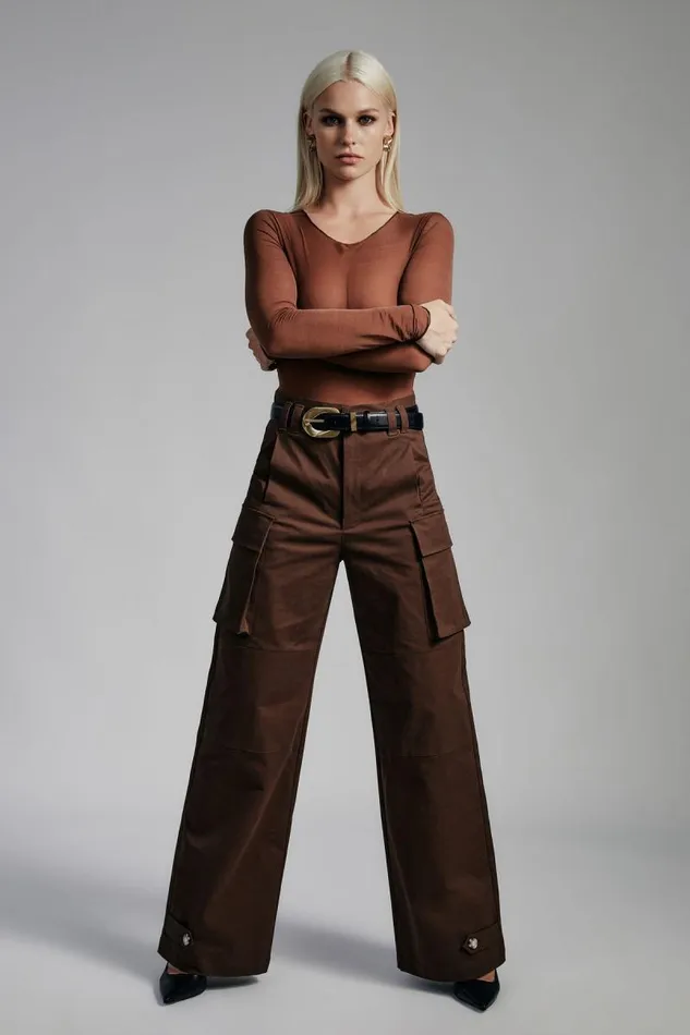 Women Bardot Pants Tybi Cotton Cargo Pant In Chocolate