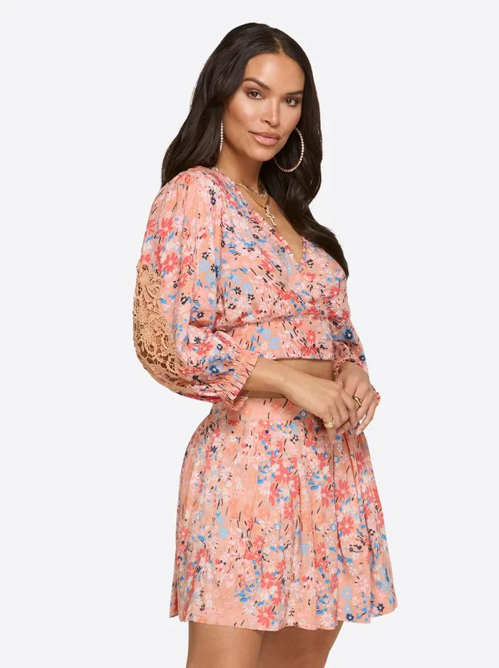 Women Jessica Simpson Tops and Tees Patsy Top In Blooming Pastures